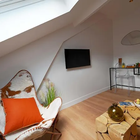 Modern & Bright With Beaming Sunlight * Boulogne-Billancourt
